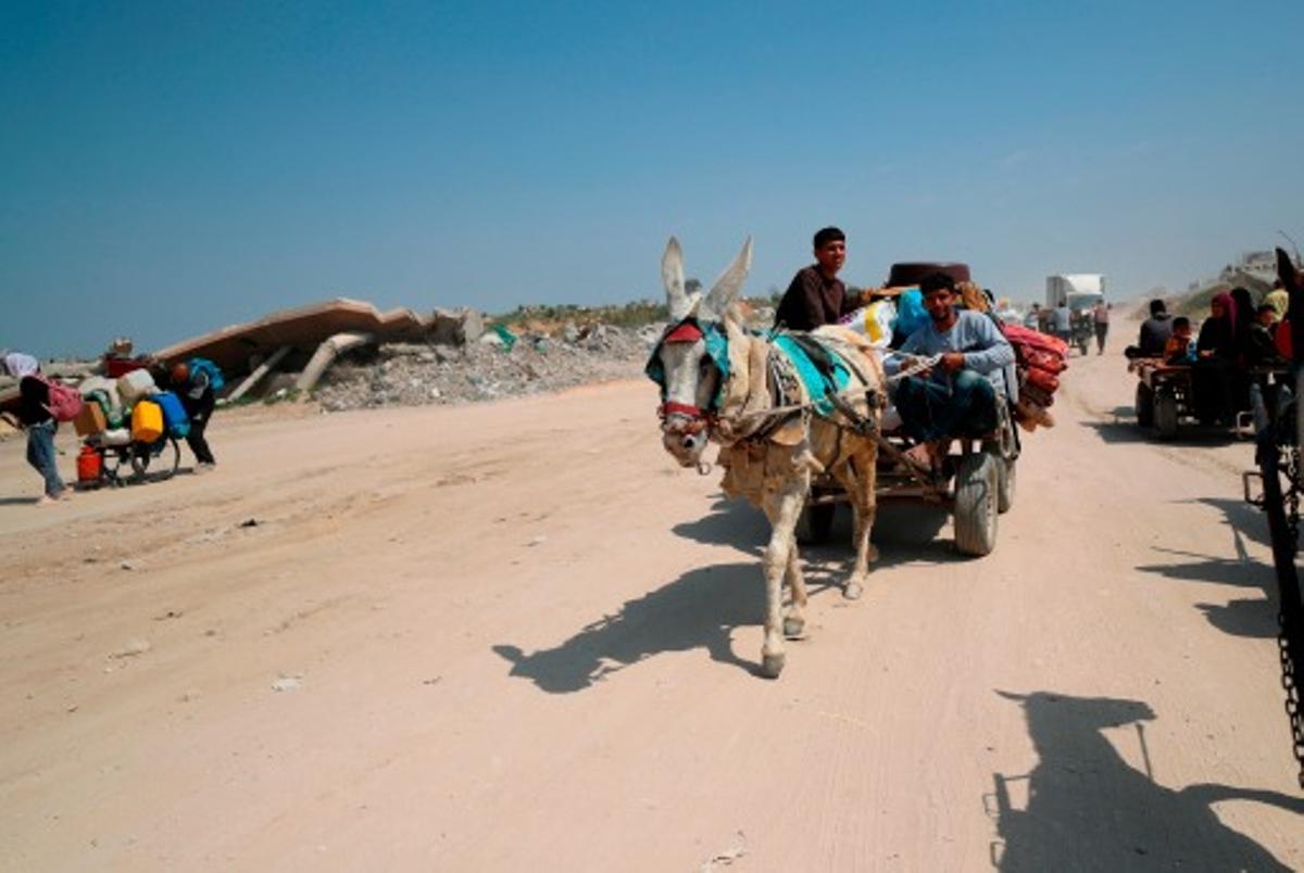 Palestinos huyendo del norte de Gaza a mediados de este mes.