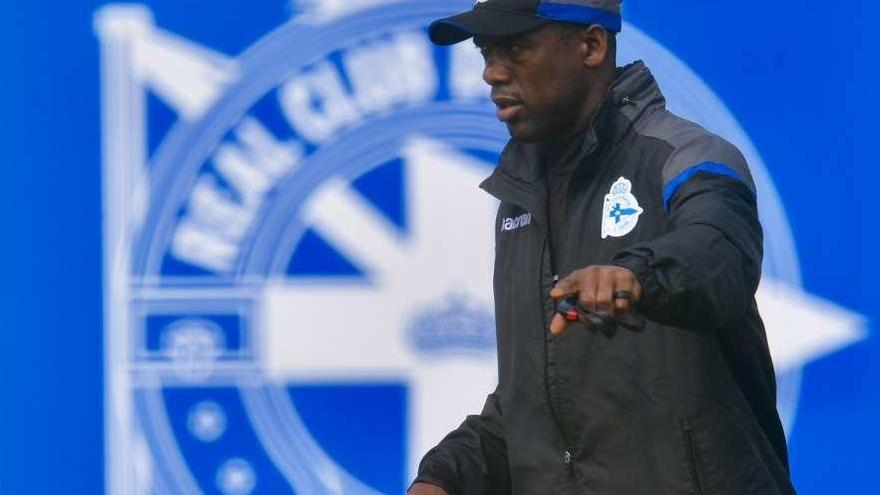 Clarence Seedorf, durante un entrenamiento en la ciudad deportiva de Abegondo.