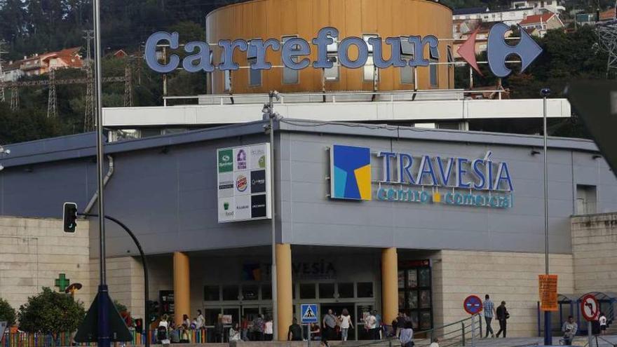 Entrada del Centro Comercial Travesía de Vigo. // Ricardo Grobas