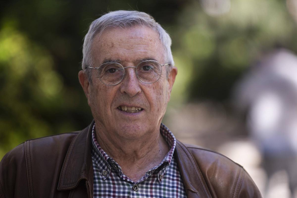 Pascual Moreno para Levante-EMV ante la Jefatura de Policia Nacional de Valencia