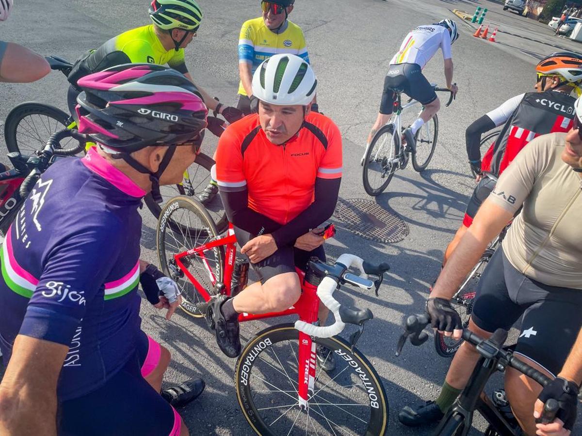 Manuel Iñarra salió en bici con sus amigos en la jornada de reflexión.