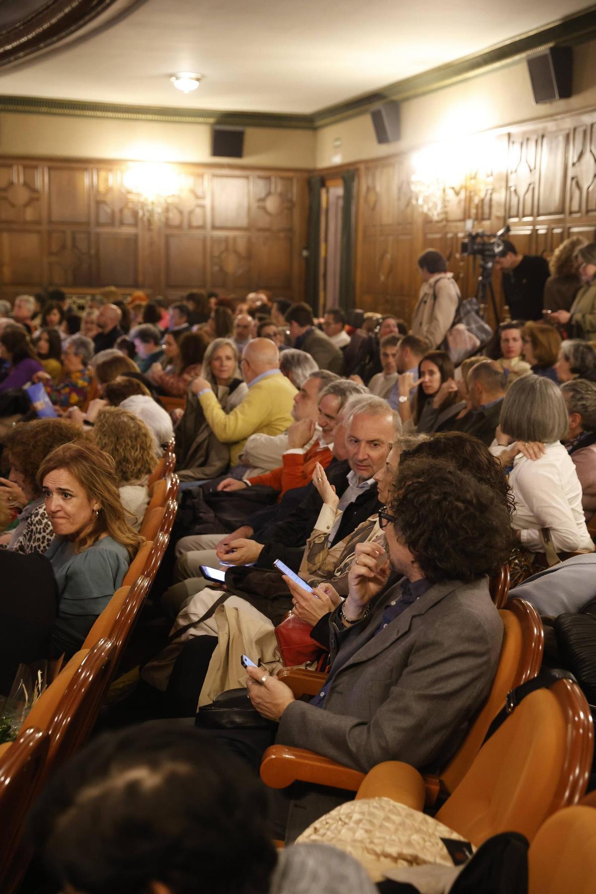 El talento asturiano y el compromiso por la igualdad, en Oviedo: estas son las once premiadas en la Gala Miradas Violetas El talento asturiano y el compromiso por la igualdad, en Oviedo: estas son las once premiadas en la Gala Miradas Violetas