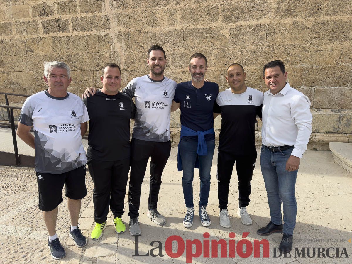 El UCAM de baloncesto peregrina a Caravaca de la Cruz en su Año Jubilar