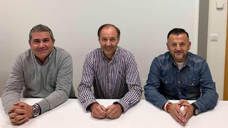 Tony Abalo, José Carlos García y Salva Peralta, ayer, durante la reunión en La Fresneda.