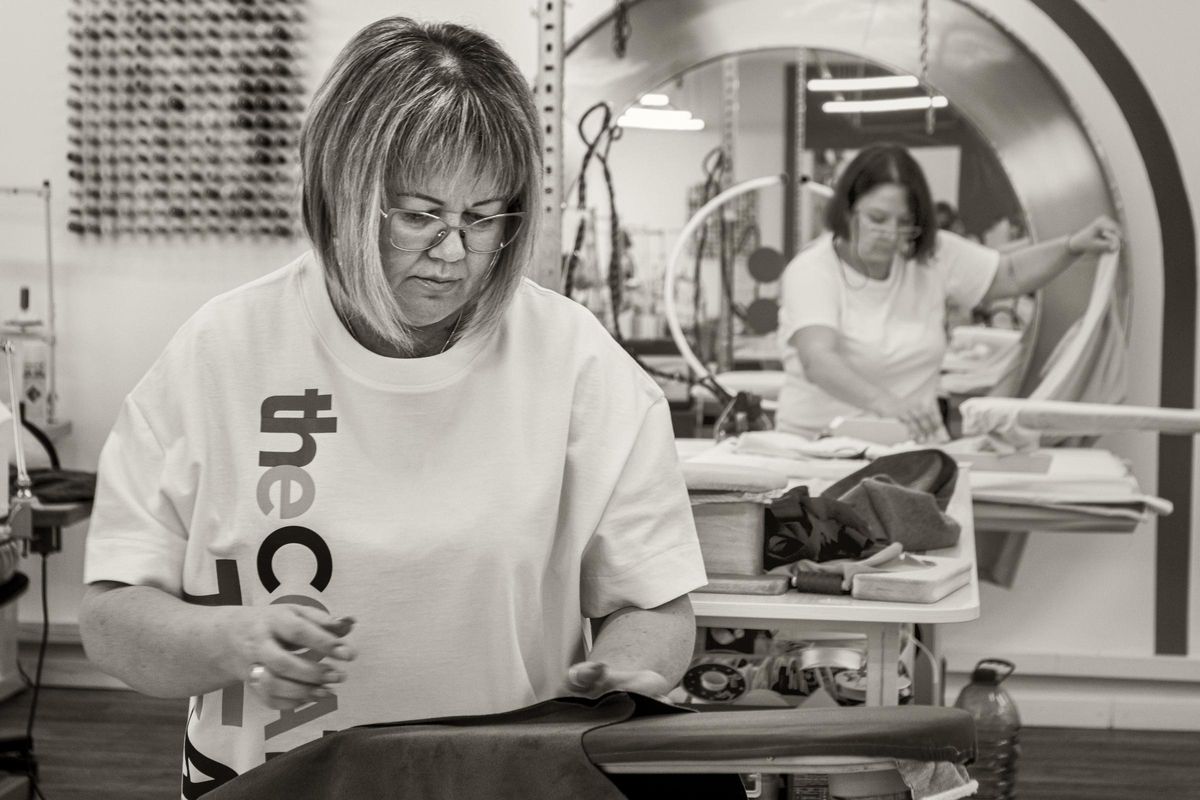 Trabajadoras de la firma de costura The Coat, de Katya Silchenko.