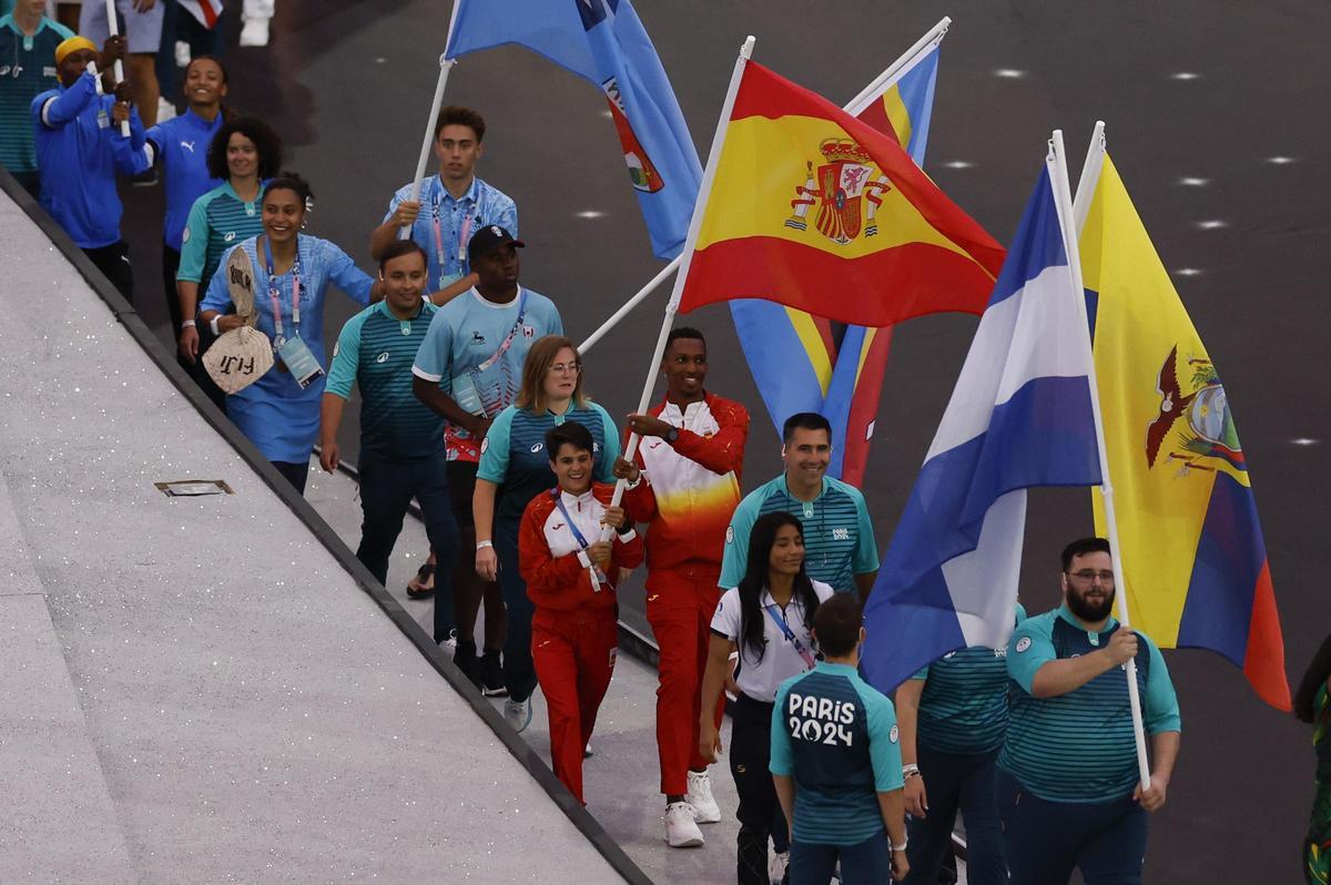 María Pérez y Jordan Díaz, abanderados españoles en la clausura.