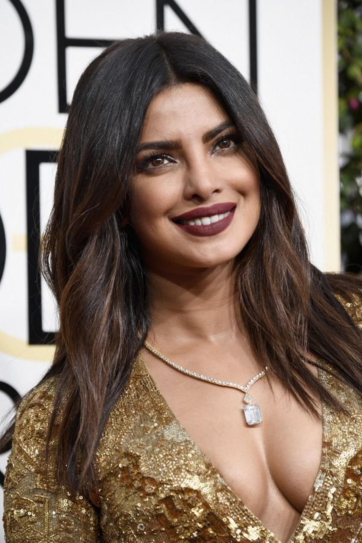 Belleza en los Globos de Oro 2017: Priyanka Chopra