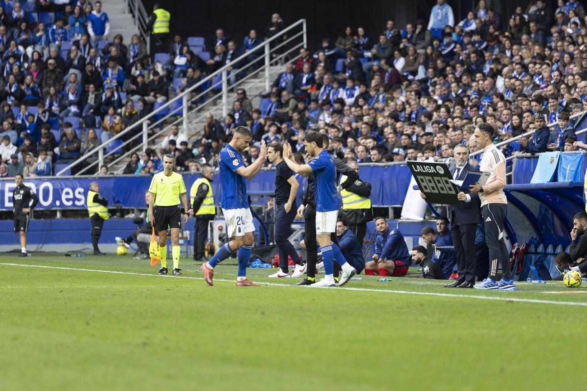 Las imágenes del partido entre el Real Oviedo y el Rayo Vallecano en el ...