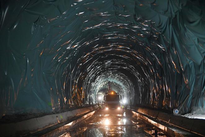 Finaliza la excavación de los tres túneles del acceso ferroviario al puerto exterior de A Coruña