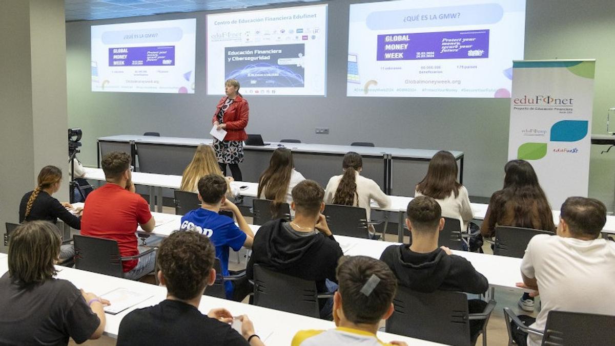 Una de las acciones formativas desarrolladas por el Proyecto Edufinet de Unicaja, especializado en educación financiera.
