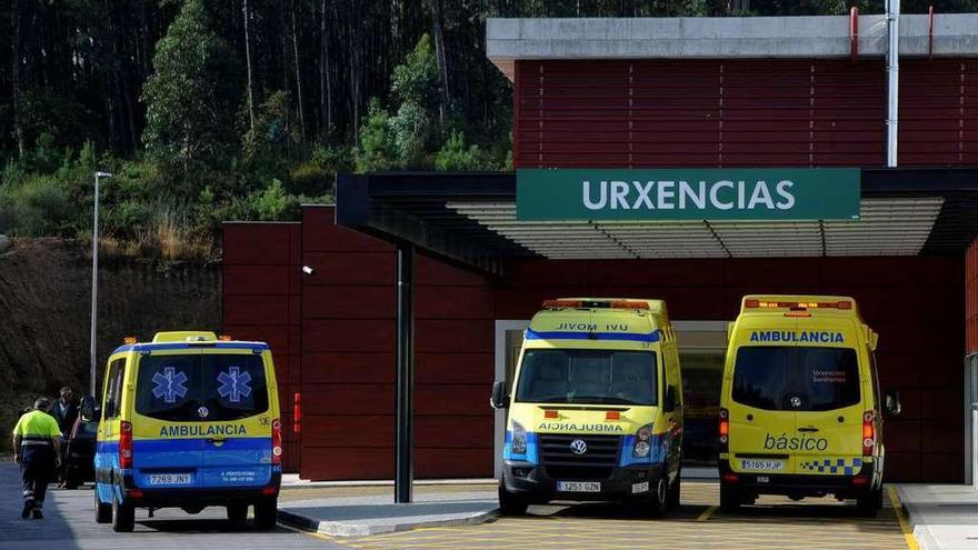 La entrada a Urgencias del Hospital Comarcal do Salnés. // Iñaki Abella