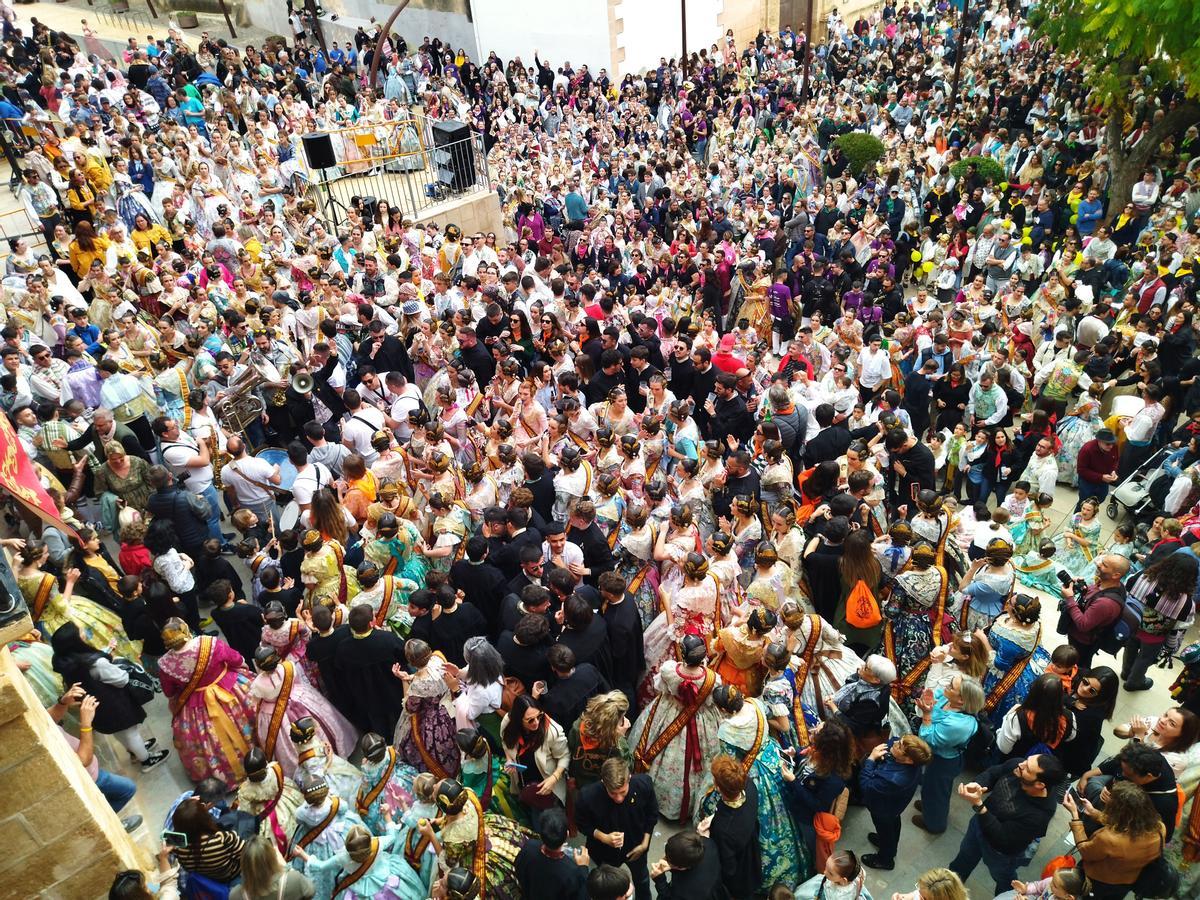 Lleno total en la Plaça de l'Ajuntament de Dénia