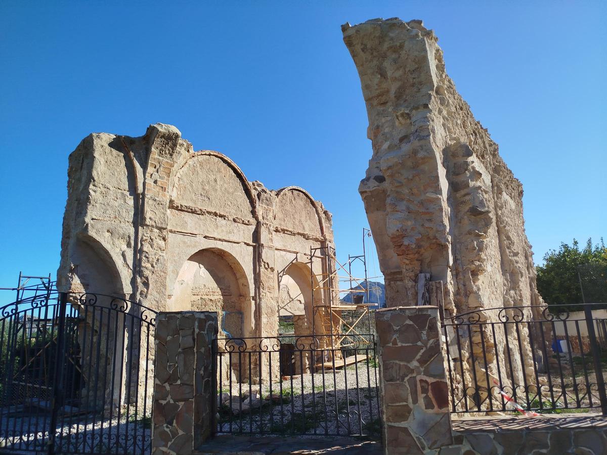 Restos de la ermita en proceso de restauración.
