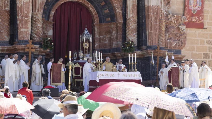 Pedro de Borbón-Dos Sicilias y Orleans peregrina a Caravaca con la Orden Constantiniana de San Jorge