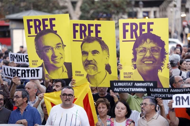 Concentración en València contra la sentencia del 'procés'