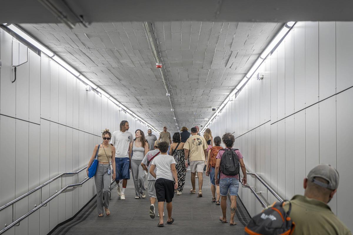 Reabre la estación Verdaguer de la L4 del metro de Barcelona y su enlace con la L5 Reabre la estación Verdaguer de la L4 del metro de Barcelona y su enlace con la L5