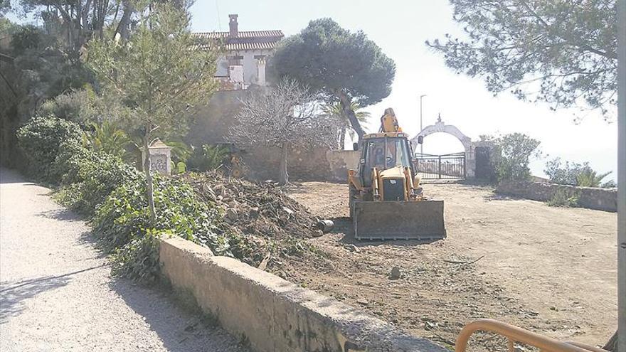 Benicàssim dota los accesos a la vía verde de una zona de descanso