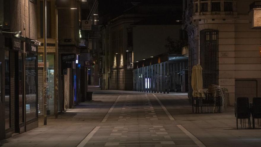 La calle de Santa Clara de Zamora, vacía por el toque de queda.