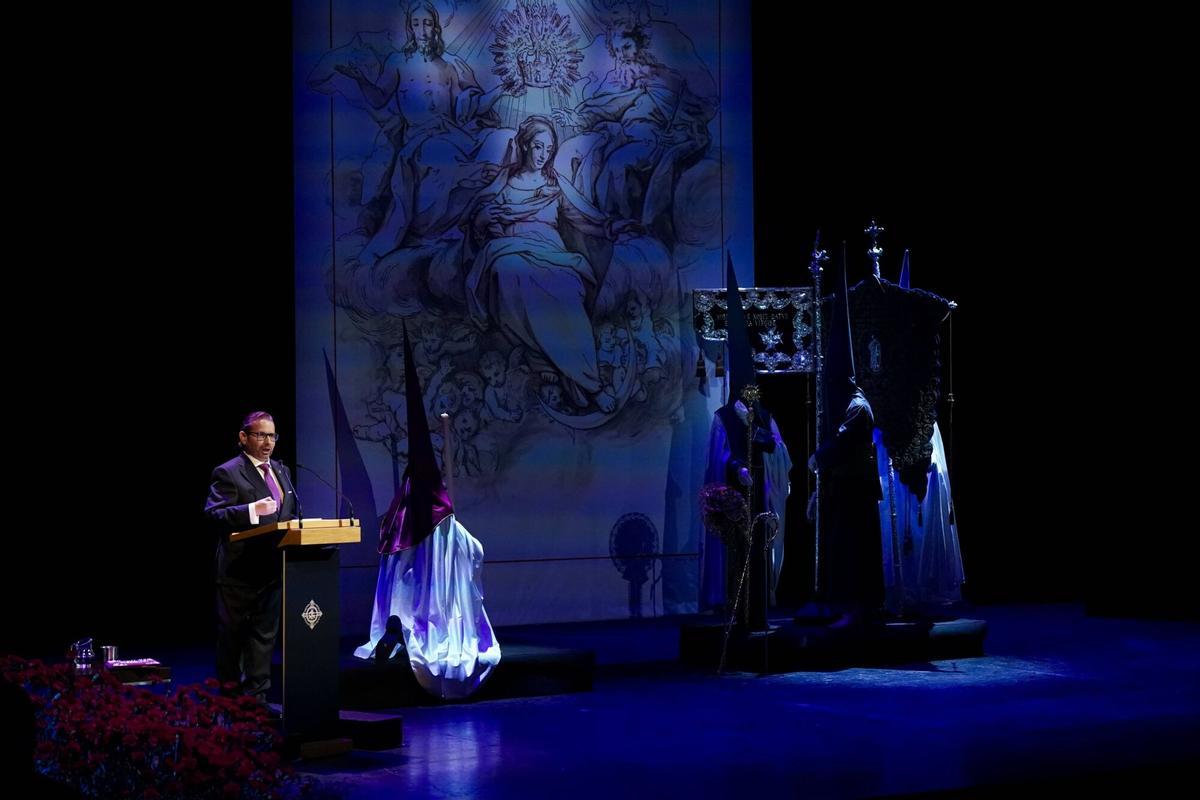 El pregonero de la Semana Santa de Málaga 2026, Ignacio Castillo en el Teatro Cervantes.