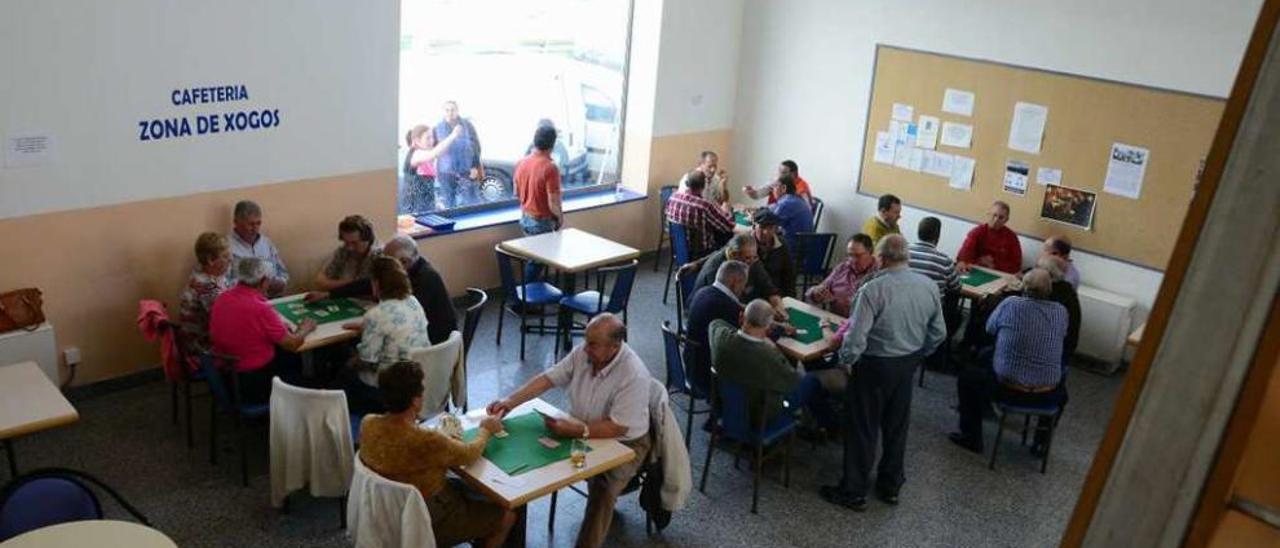 La cafetería del Centro Social do Mar de Bueu, ayer por la tarde. // Gonzalo Núñez