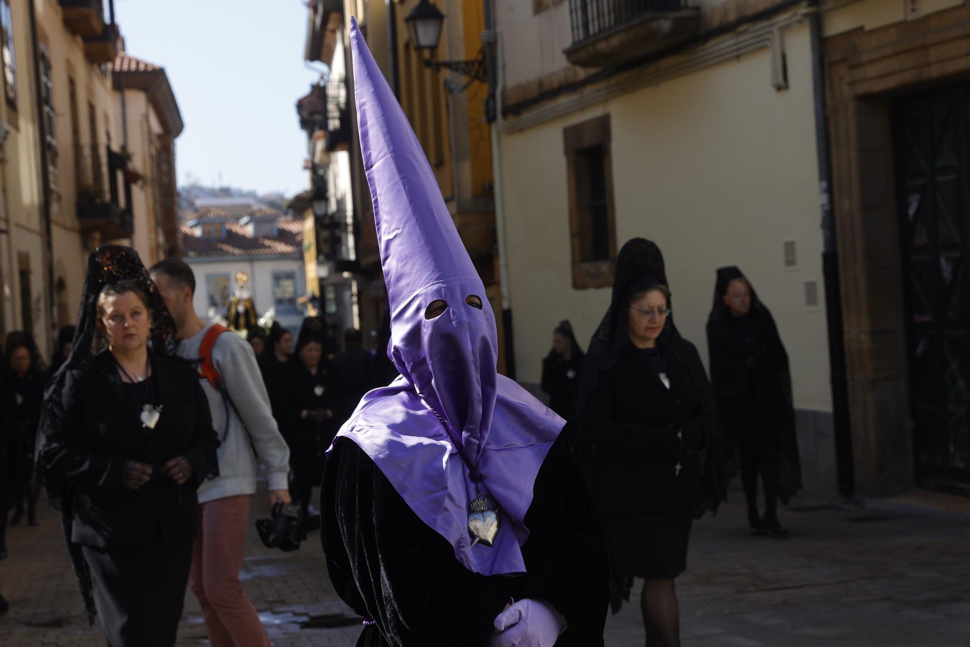 EN IMÁGENES: Así fue la procesión de la Soledad en la Semana Santa de Oviedo