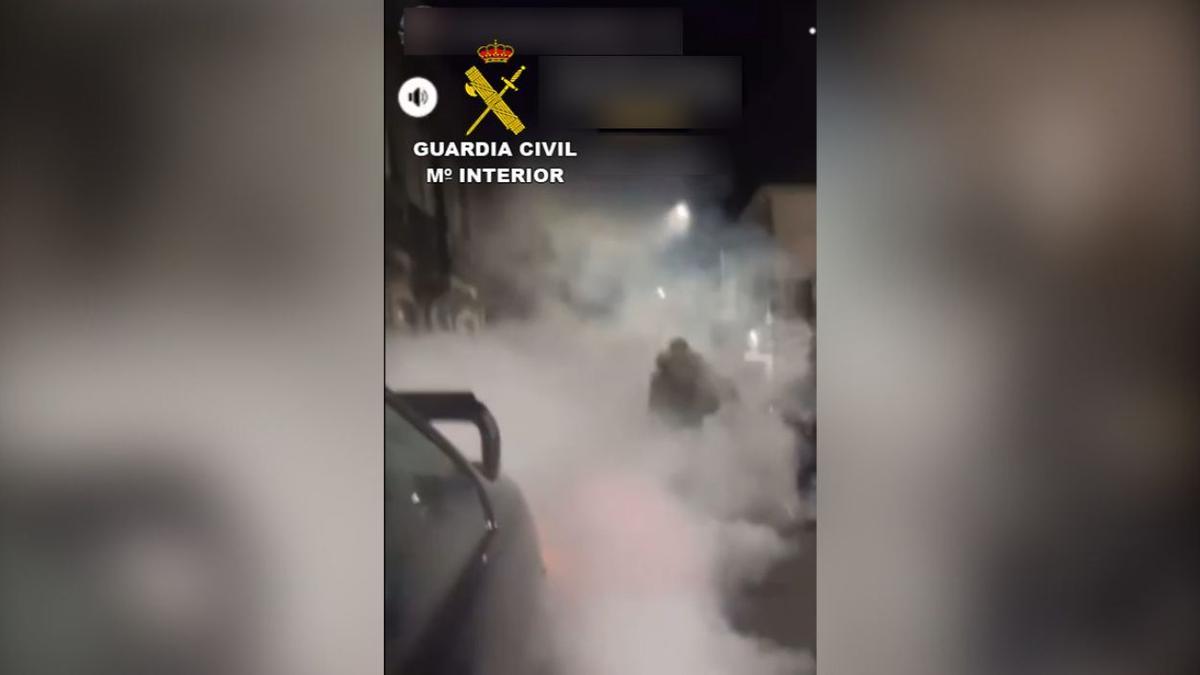 Captura de pantalla facilitada por la Guardia Civil del vídeo subido por el conductor a una red social.