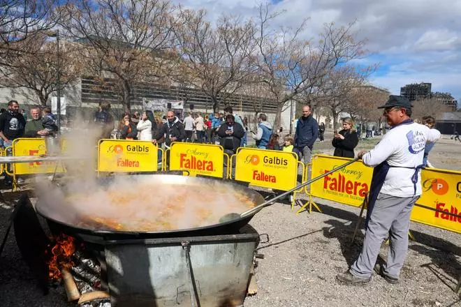 Paella solidaria en Campanar