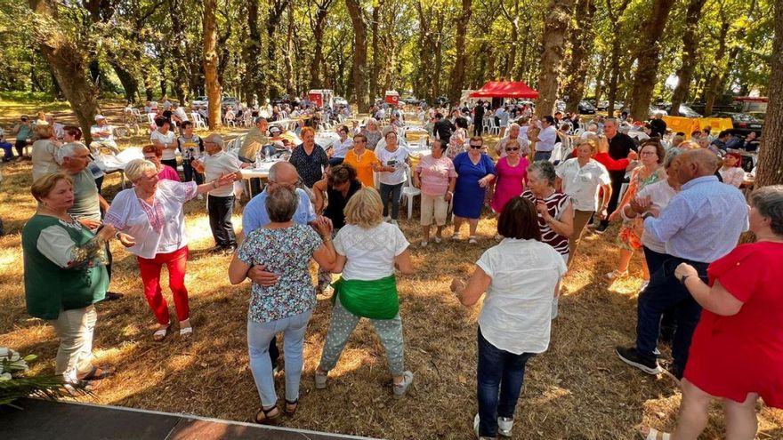 Los mayores de 65 años representan el 40% de la población en quince parroquias de Lalín