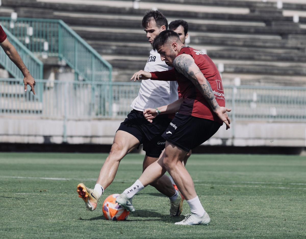 Antonio Casas ensaya un disparo durante el entrenamiento.