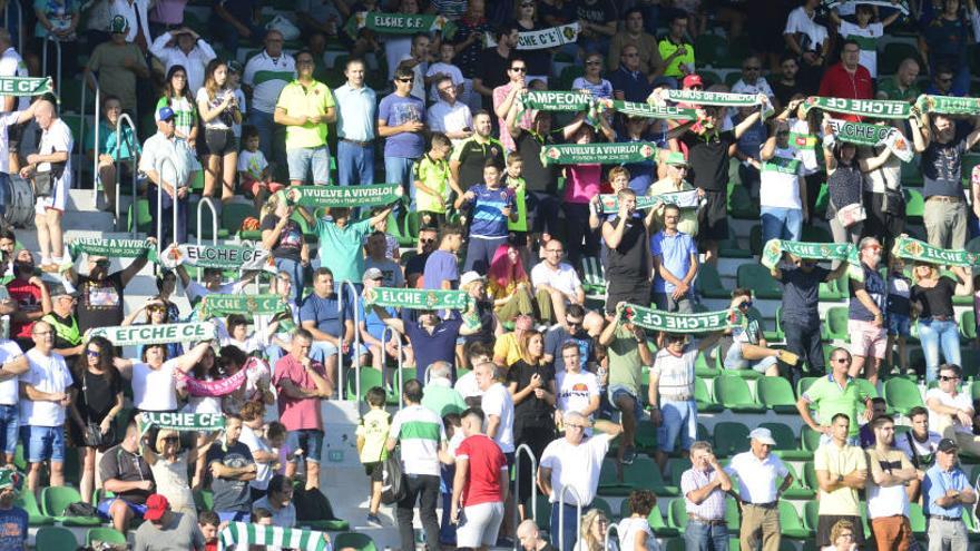 Aficionados del Elche, durante el partido del pasado sábado frente al Rayo Vallecano