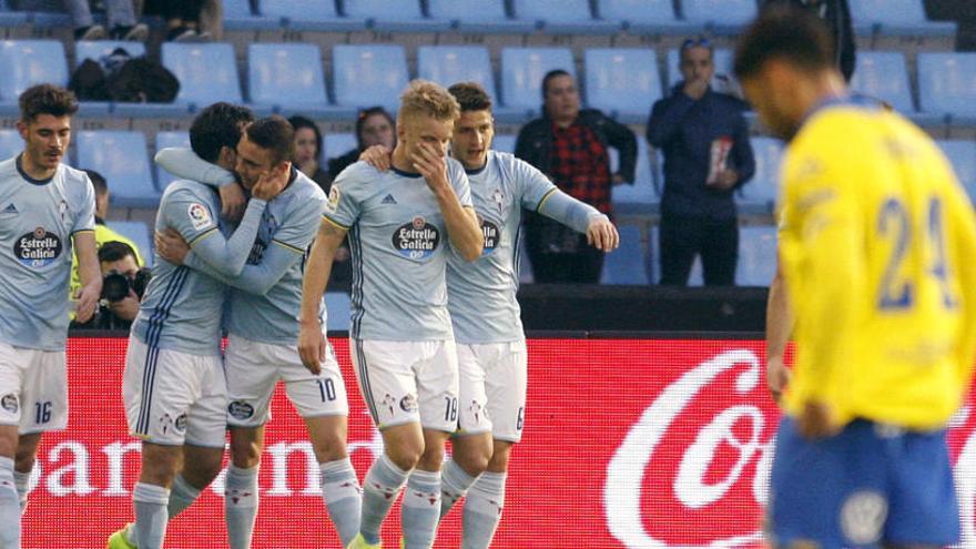 Los jugadores del Celta celebran su primer gol