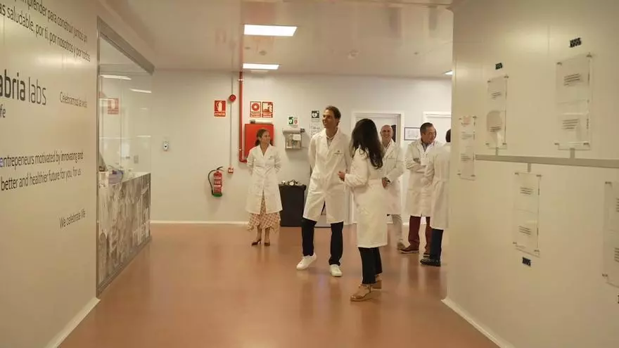 Nadal visita el centro de innovación y producción ecosostenible de Cantabria Labs