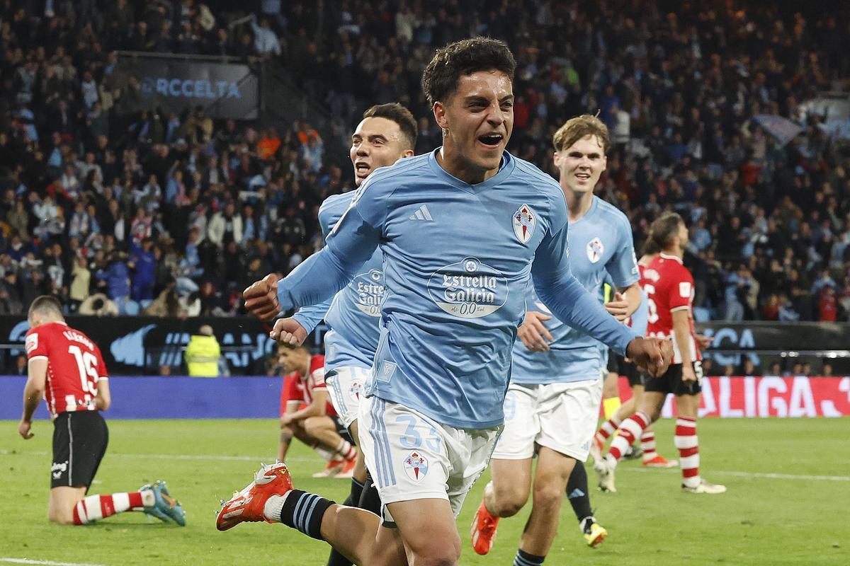 Hugo Álvarez celebra su primer gol con el Celta, al Athletic en Balaídos.