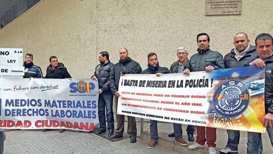 Protesta policial contra la nueva jornada laboral