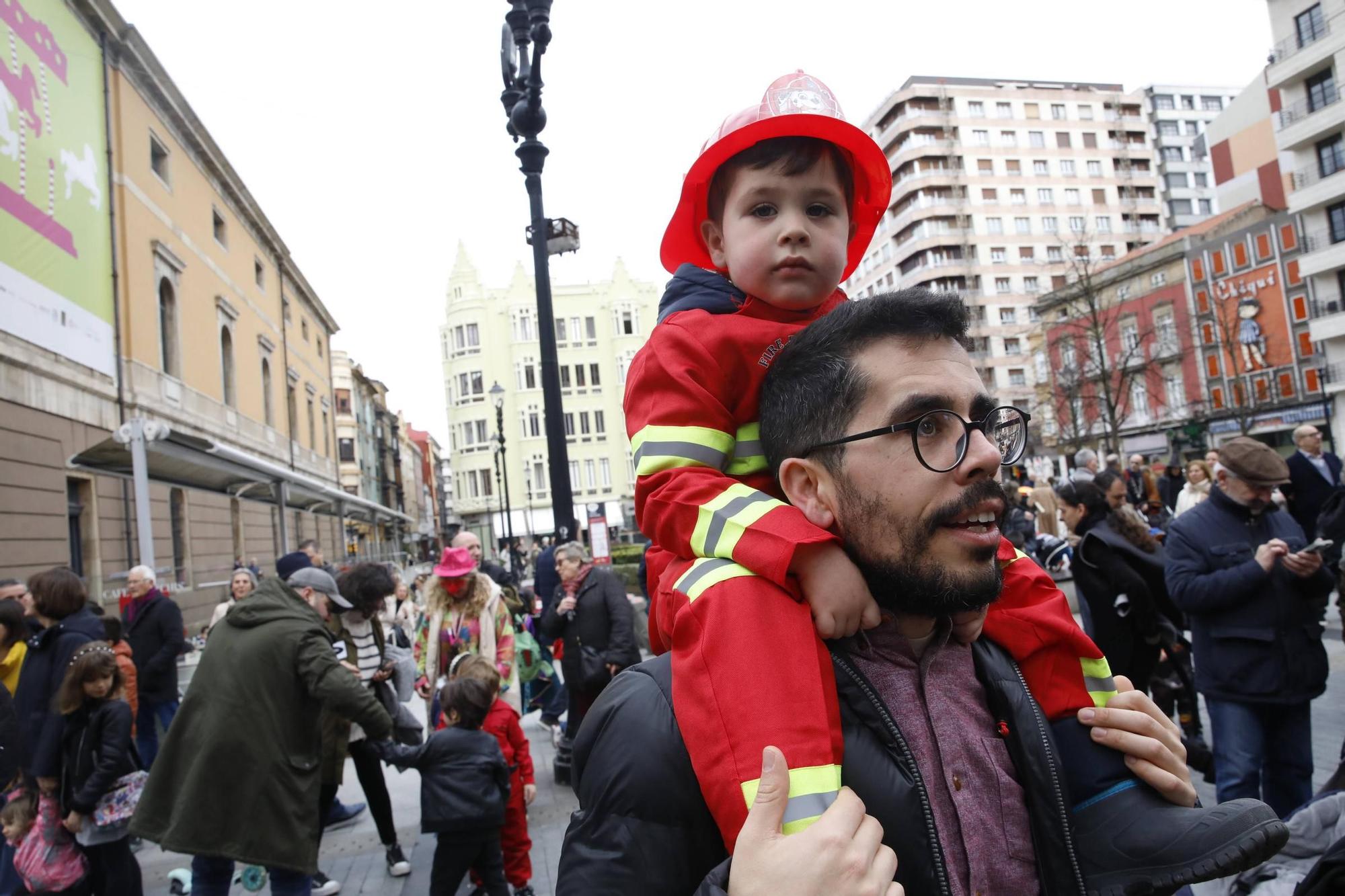 Así han disfrutado pequeños y mayores en el desfile infantil del Antroxu de Gijón (en imágenes)