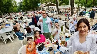 El Martes de Campo más políglota desborda el Bombé en Oviedo: "Es una de nuestras fiestas más bonitas"