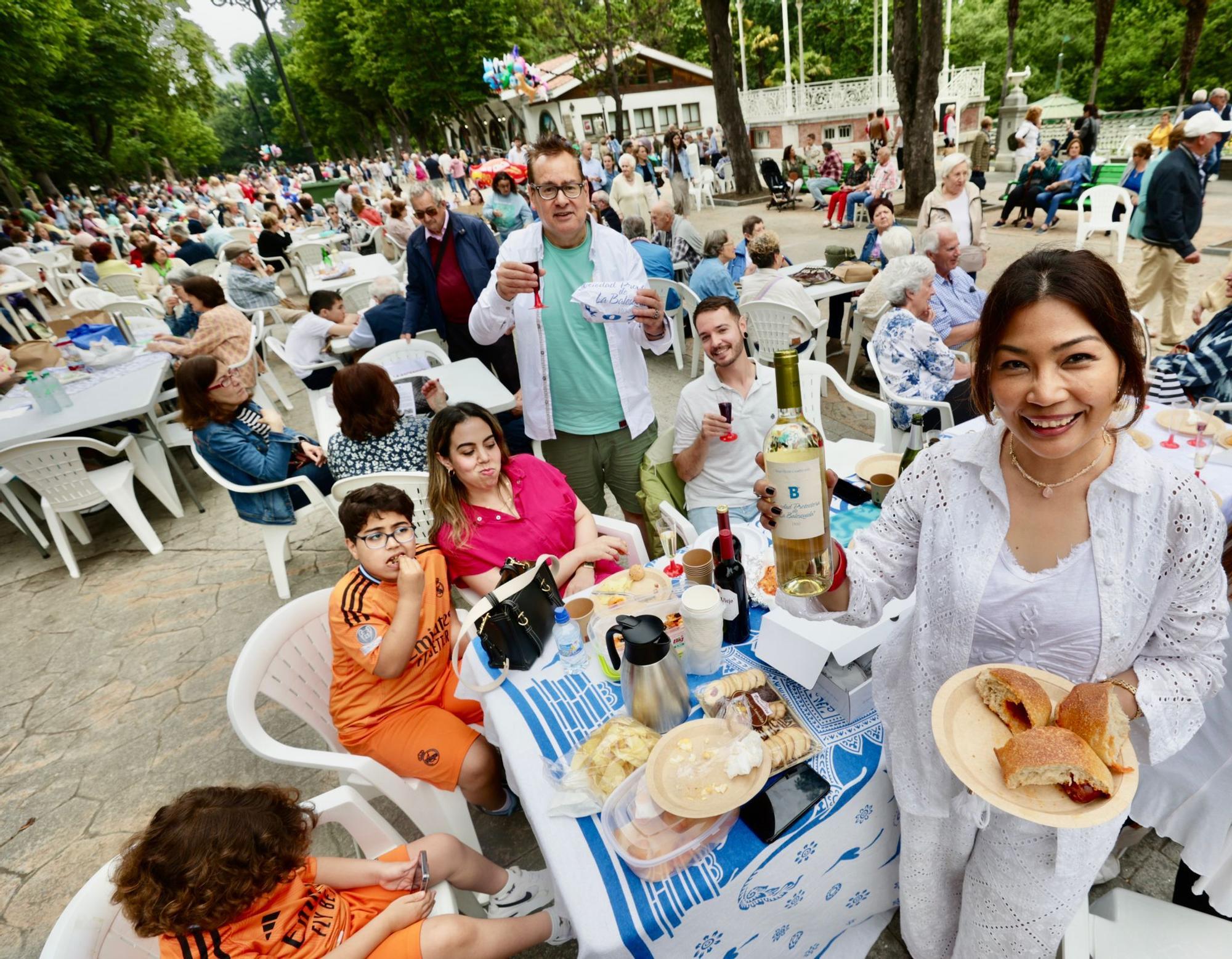 EN IMÁGENES: Así vive Oviedo su fiesta de Martes de Campo