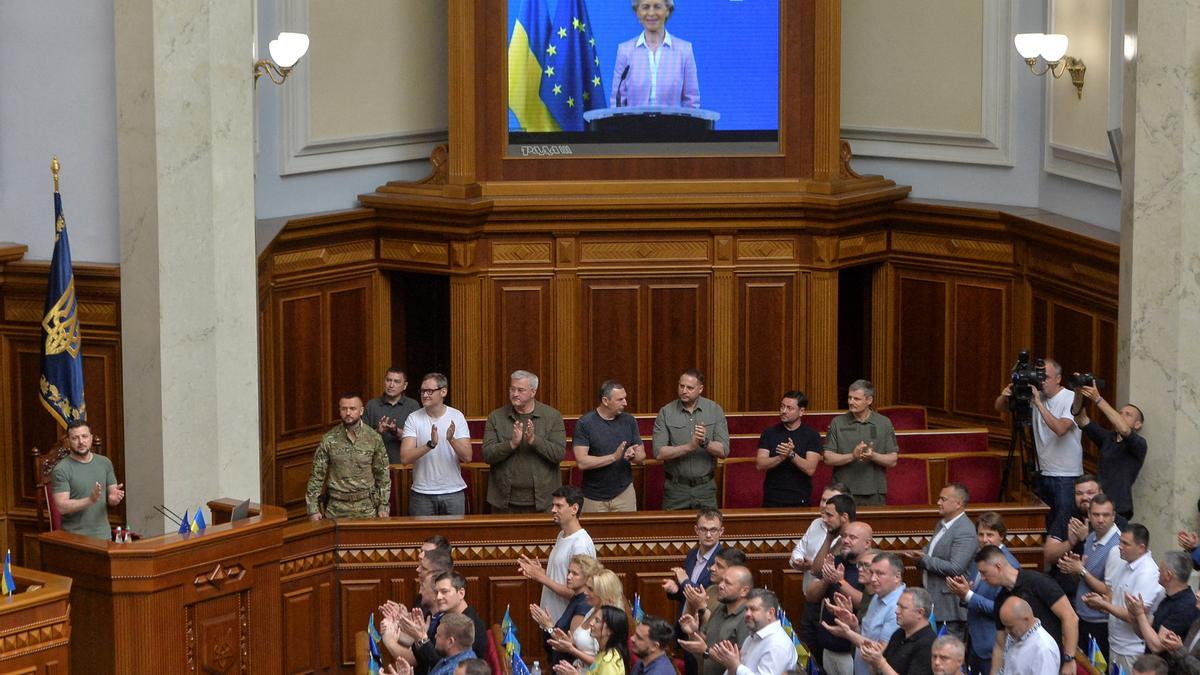 La presidenta de la Comisión Europea, Ursula von der Leyen, durante su intervención ante la Rada ucraniana.