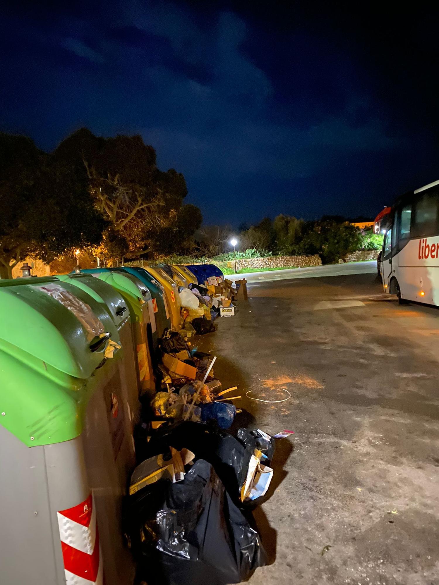 Queman contenedores en Santanyí que se ve obligado a asumir la retirada de basura