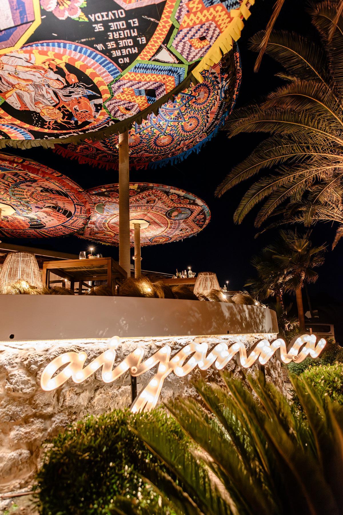 Noches únicas en el increíble entorno de Cala Nova.