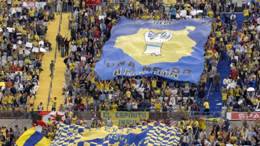 Imagen de la afición del Gran Canaria en un encuentro entre la UD y el Tenerife. | lp