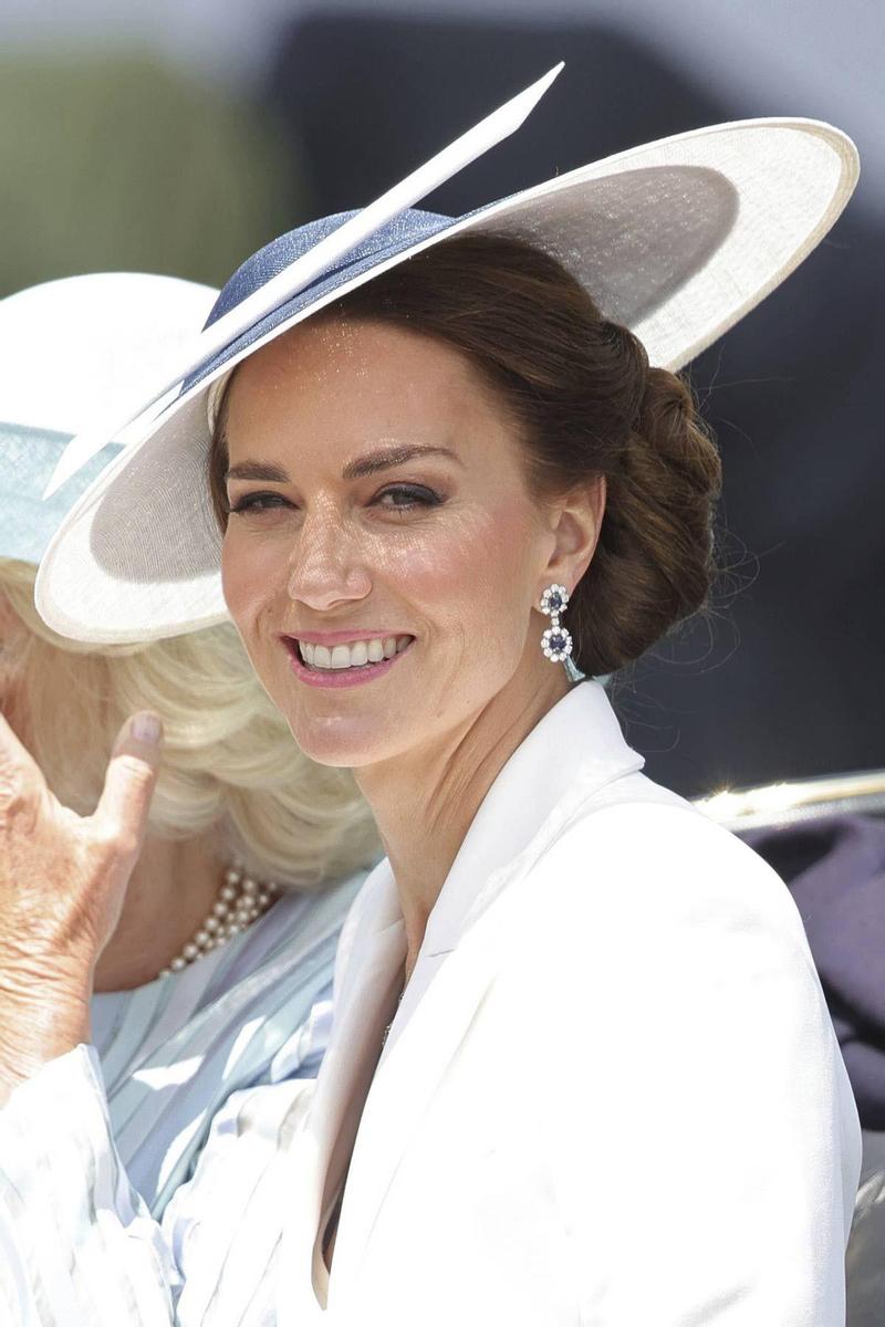 Kate Middleton con pendientes de la princesa Diana de Gales
