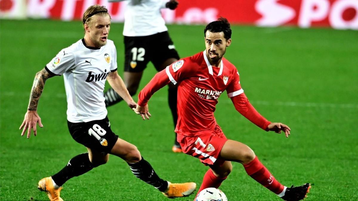 Suso y Wass en el enfrentamiento de liga en Mestalla.