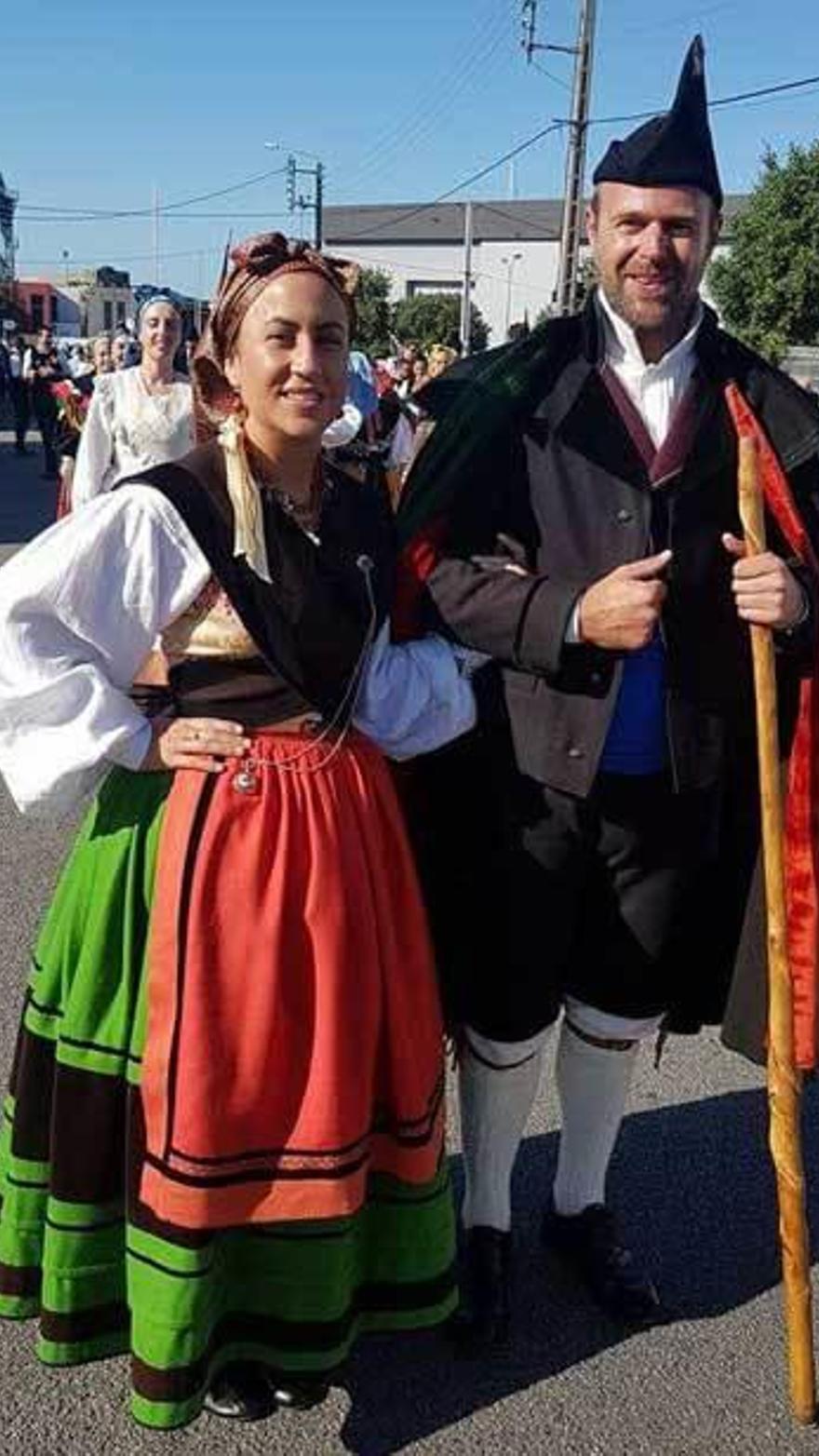 Vestir de asturiano como dice la tradición - La Nueva España
