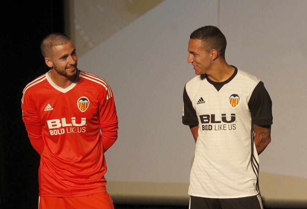 Así son las nuevas camisetas del Valencia CF