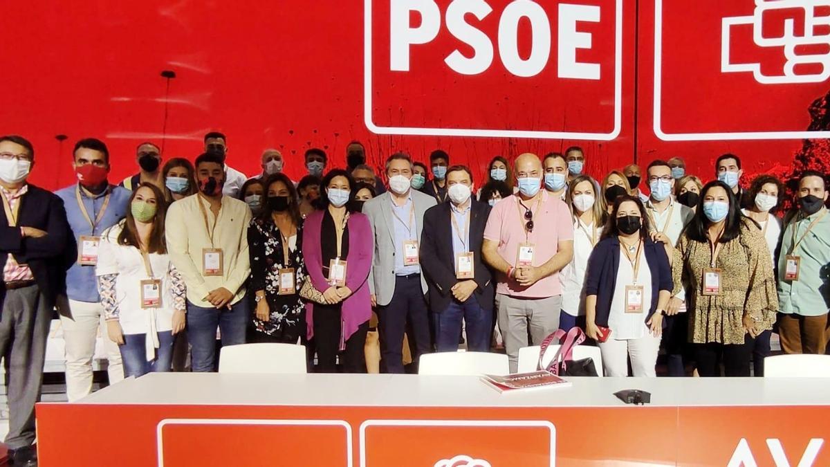 Foto de familia de la delegación cordobesa en el 40 Congreso del PSOE.