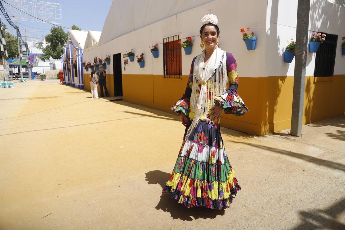 Cordobesas y visitantes lucen sus trajes de gitana en El Arenal