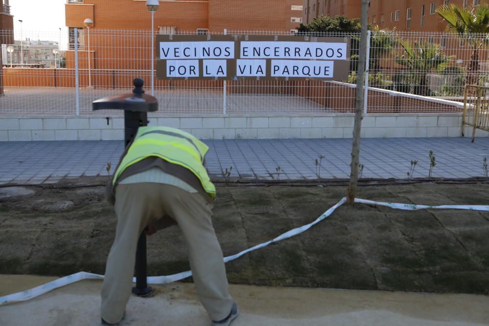 Los vecinos del entorno de la Vía Parque denuncian que el diseño les obliga a dar un rodeo de 4 kilómetros.