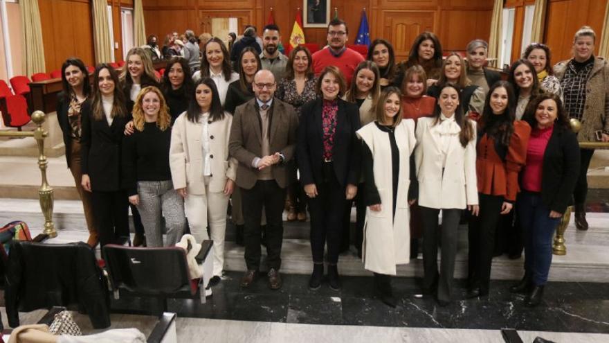 22 nuevas trabajadoras sociales toman posesión de su cargo en el Ayuntamiento de Córdoba