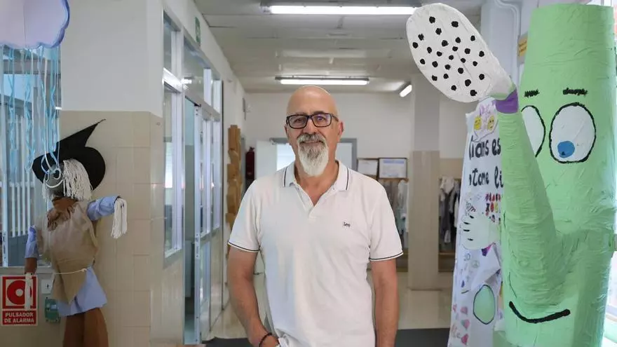 Juan Carlos Abalde se jubila este curso tras casi 40 años de trayectoria como docente